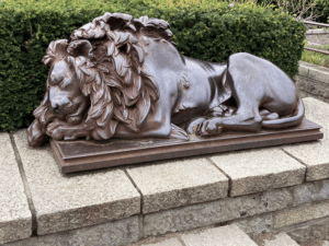 Löwen vor dem Holstentor